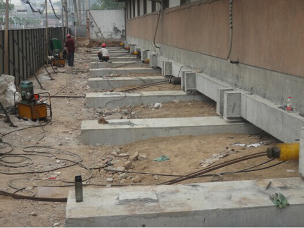 我院設(shè)計、施工的濟南工程職業(yè)技術(shù)學(xué)院3#樓整體平移工程順利完工