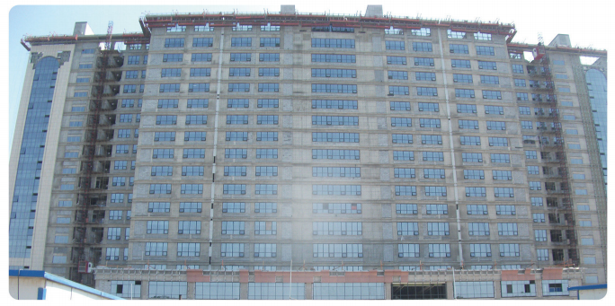 聊城某工程地下1層、地上16層，加固前沉降約80mm，沉降速率較大，采用靜壓樁減沉加固，全部施工在地下室內(nèi)完成。(2015年)