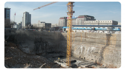 千佛山醫(yī)院保健綜合樓基坑復(fù)合土釘墻支護，基坑深度最大21m ( 2012年)